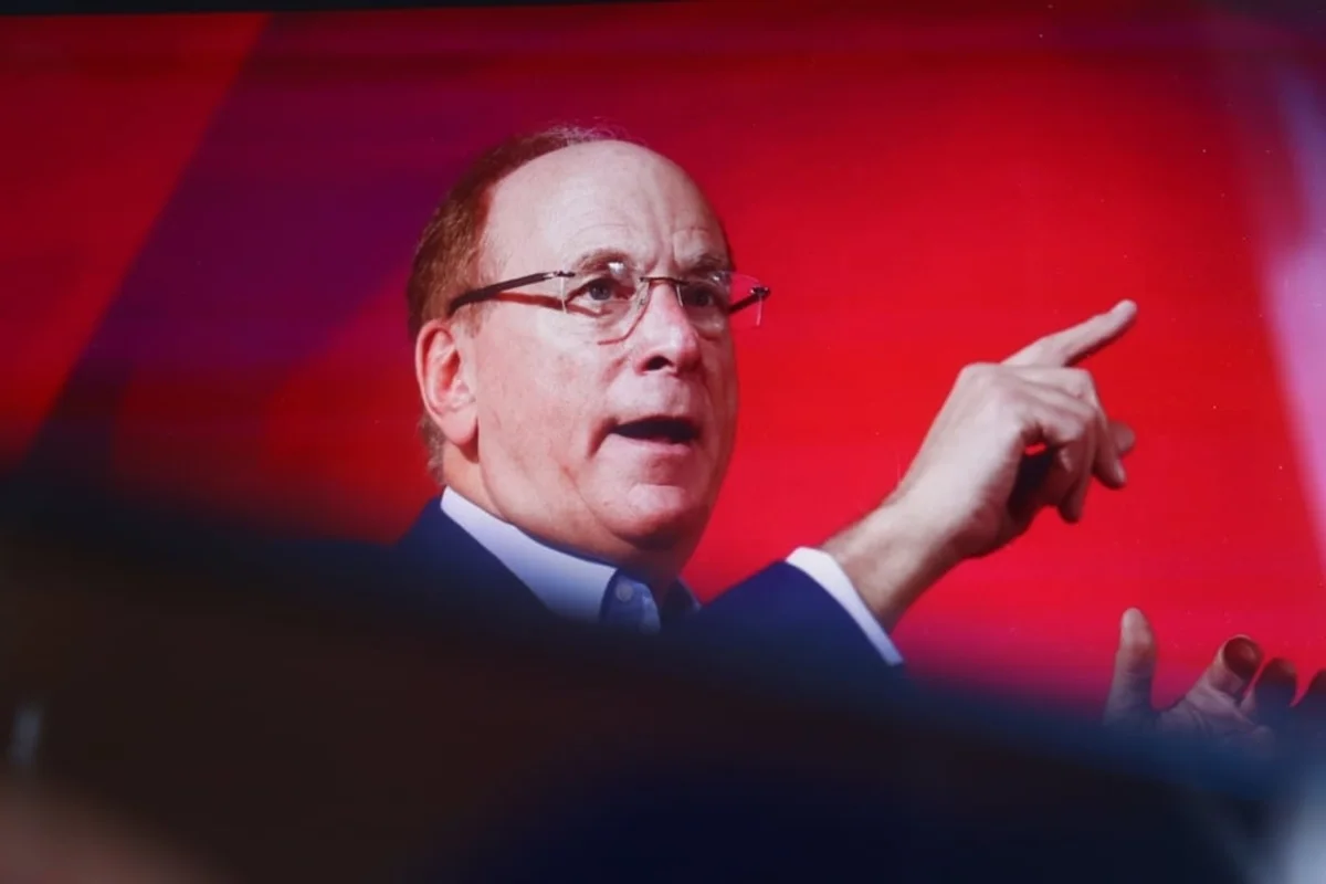 BlackRock CEO Urges Against Keeping Money in Savings Accounts