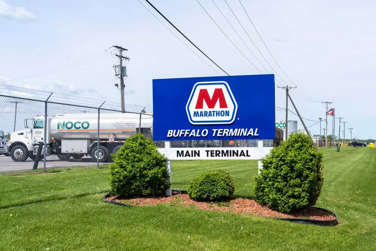Marathon Petroleum Outperforms S&P 500, Analysts Maintain Bullish Stance