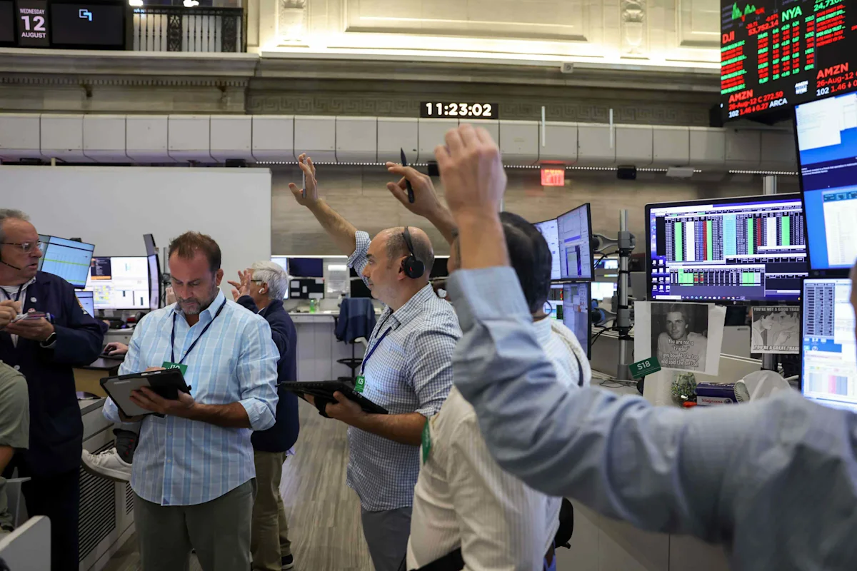Mixed Stock Market Open Awaits Retail Earnings, Fed Minutes